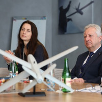 Ministr obrany navštívil kolínskou U&C, firma patří k největším producentům bezpilotních prostředků v Evropě